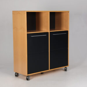 Bondo Aura skab med åbne hylder - birk/sort laminat