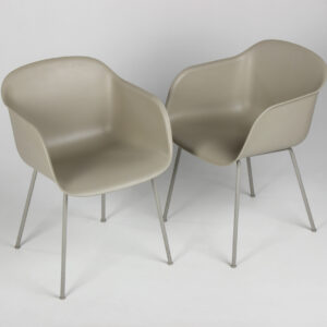 2 stk. Muuto Fiber Tube Base stole - gråbeige plast