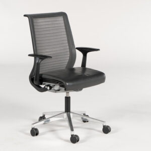 Steelcase Think Task konferencestol med armlæn - mørkegrå læder/mesh