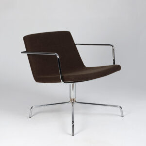 Piioroinen Flakes loungestol med drejestel - brun uld/krom