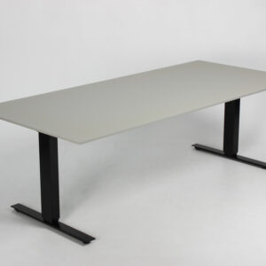 Swedstyle konferencebord med hæve sænkefunktion - lys grå linoleum
