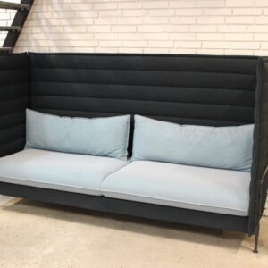 sofa med akustikvægge