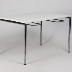 Kantinebord med stoleophæng - hvid laminat