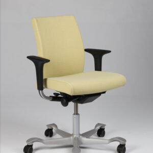 HÅG Creed 6004 kontorstol med armlæn – gult betræk