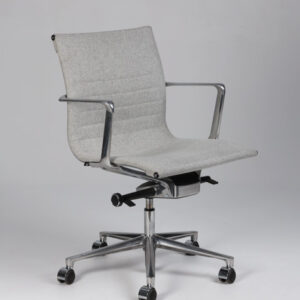 ICF konference- og kontorstol med armlæn og hjul - lys gråmeleret uld