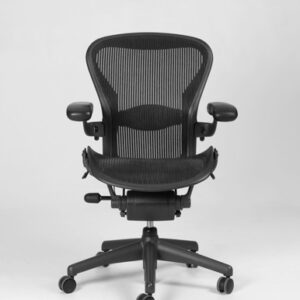 Herman Miller Aeron Classic B kontorstol med armlæn - sort/graphite Pellicle