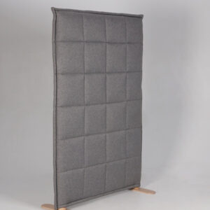 Abstracta Stitch skillevæg - grå med træfødder