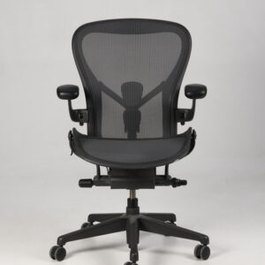 Herman Miller Aeron Remastered C kontorstol med armlæn - carbon/graphite Pellicle
