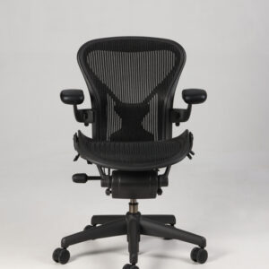 Herman Miller Aeron Classic A kontorstol med armlæn - graphite Pellicle