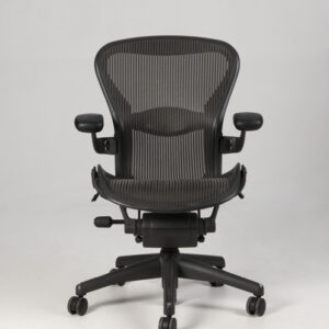 Herman Miller Aeron Classic B kontorstol med armlæn - carbon/graphite Pellicle