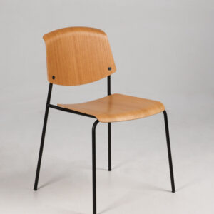 Magnus Olesen Pause stol - lakeret egefiner/sort stel