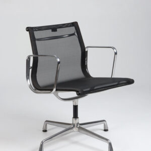Eames Vitra EA108 konferencestol med drejestel - sort mesh