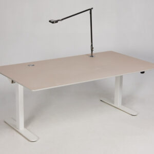 Montana HiLow hæve sænkebord med lampe - beige linoleum