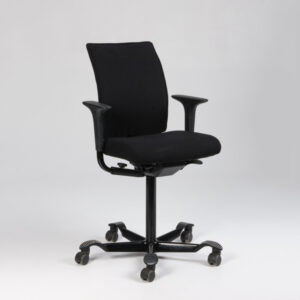 HÅG H05 5600 kontorstol med armlæn - sort fame