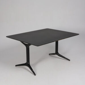 EFG Hide Tech mødebord til 4 personer - sort linoleum