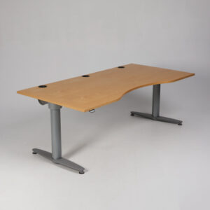 Kinnarps Serie (T) hæve sænkebord med mavebue - birk