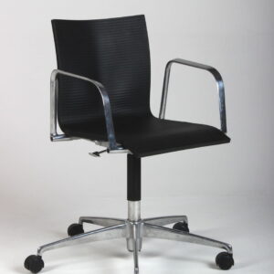 Engelbrechts Chairik XL 135 stol - sort PUR/poleret aluminium